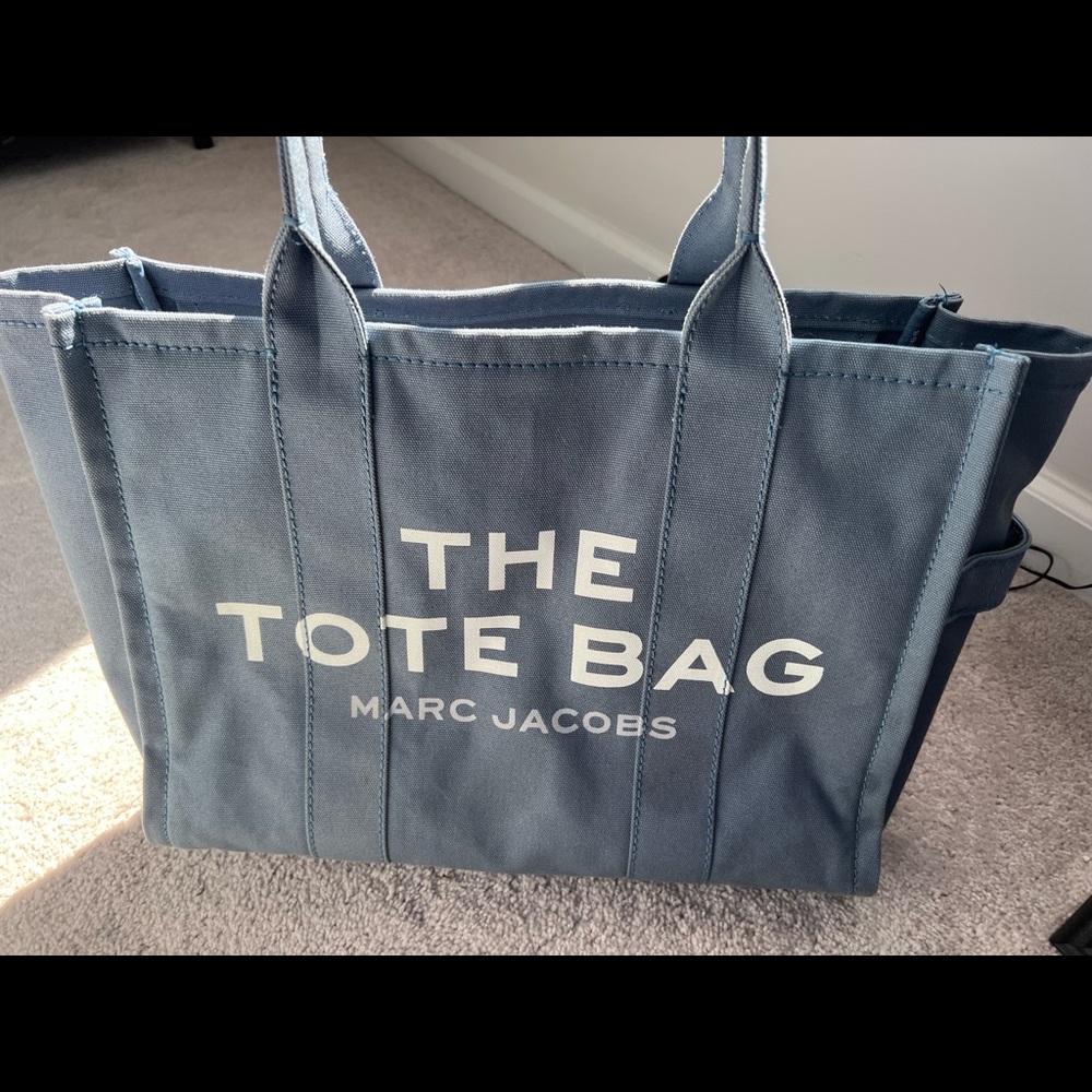 - Marc Jacobs Women's Traveler Tote